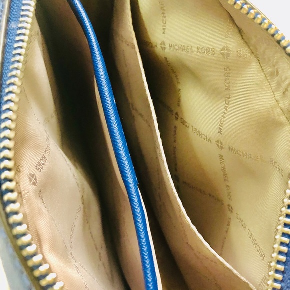 Michael Kors Crossbody - Picture 6 of 6